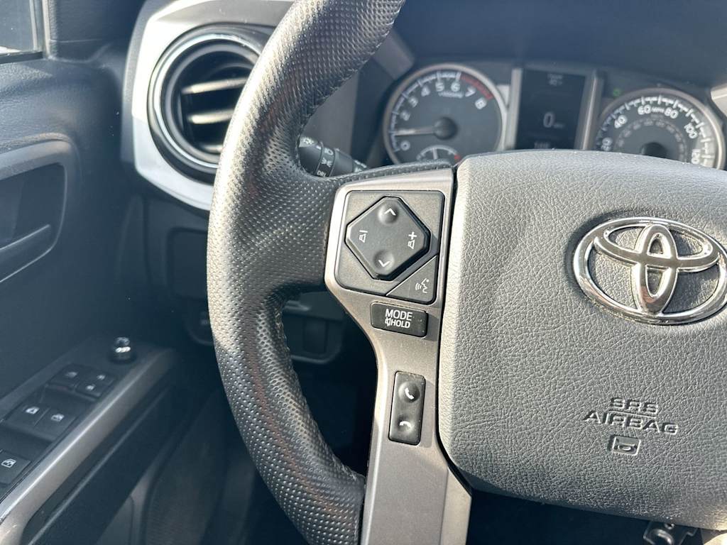 Thumbnail: 2016 Toyota Tacoma - 32