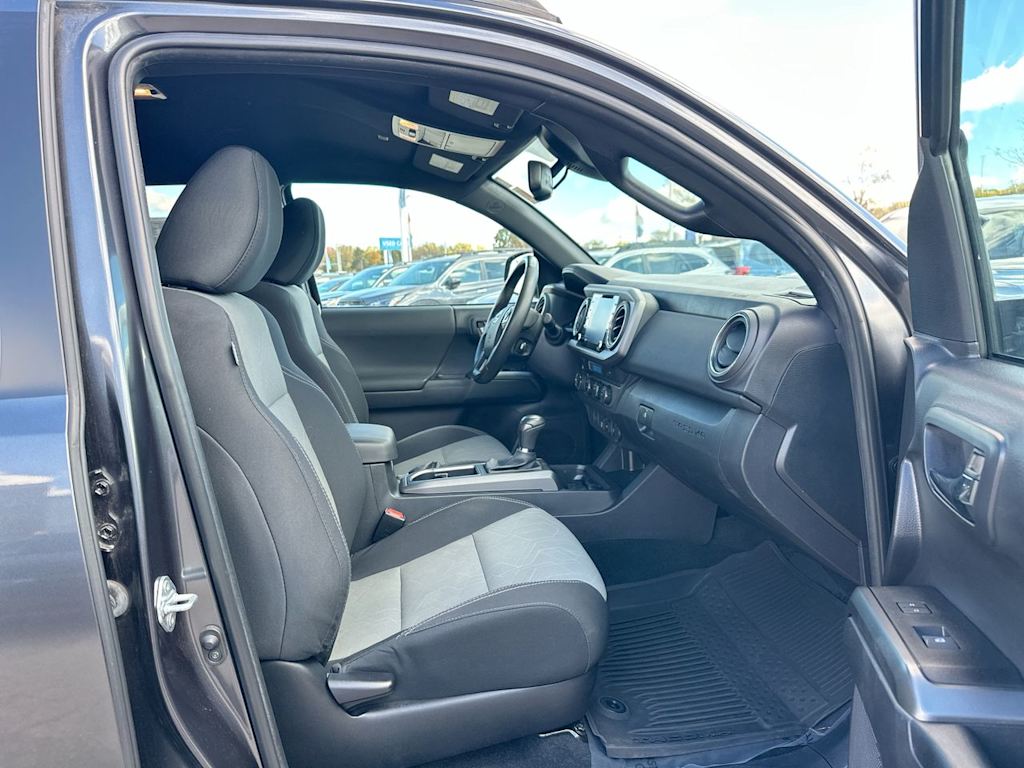 Thumbnail: 2022 Toyota Tacoma - 11