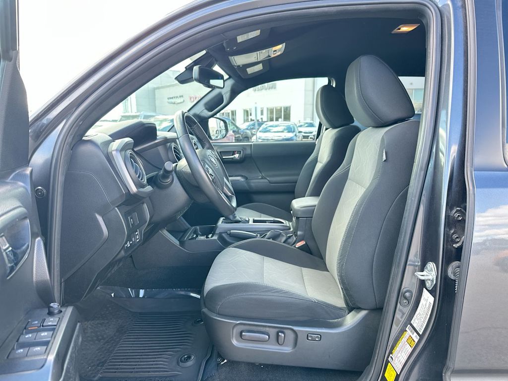 Thumbnail: 2022 Toyota Tacoma - 10