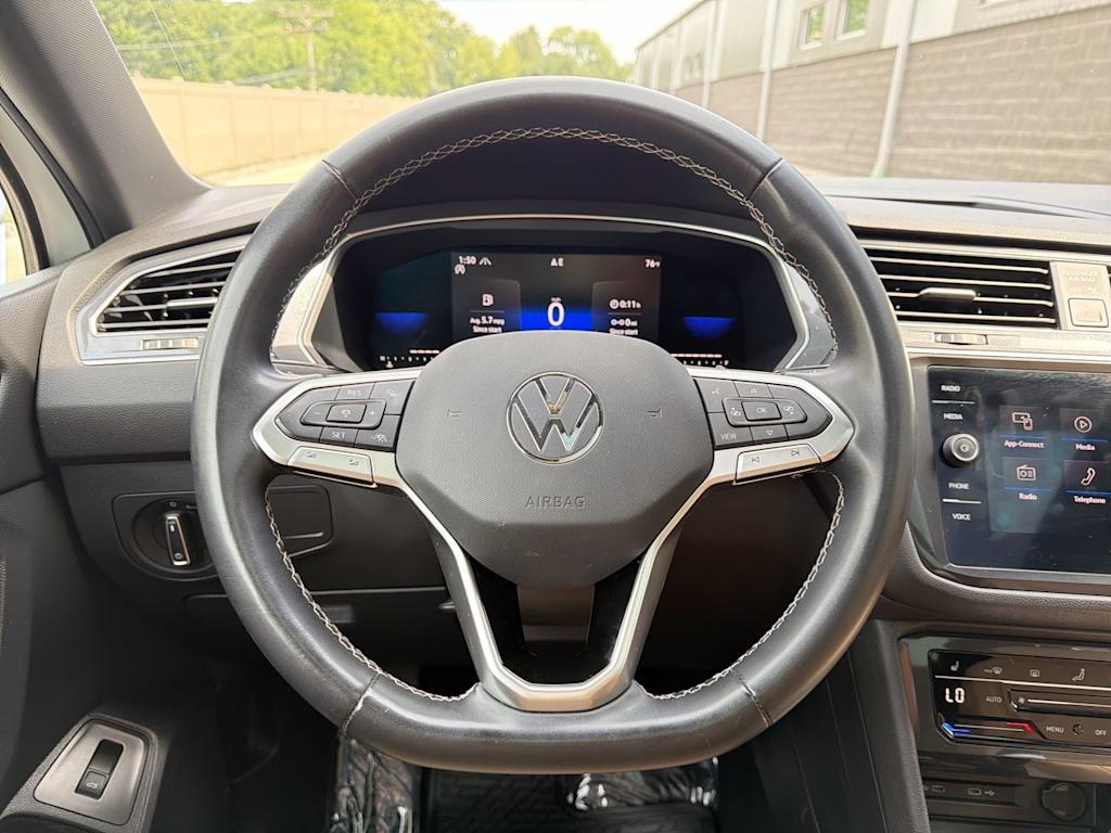 Thumbnail: 2022 Volkswagen Tiguan - 9