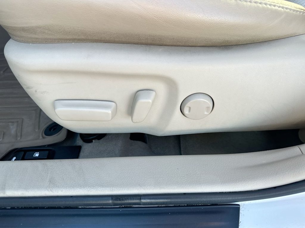 Thumbnail: 2013 Toyota Camry - 20