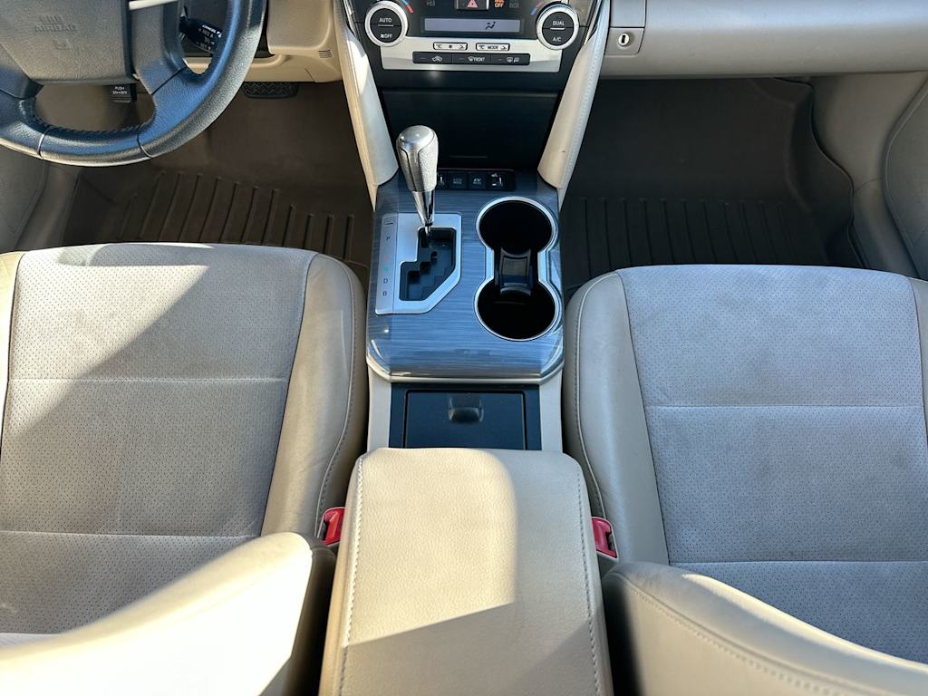 Thumbnail: 2013 Toyota Camry - 10