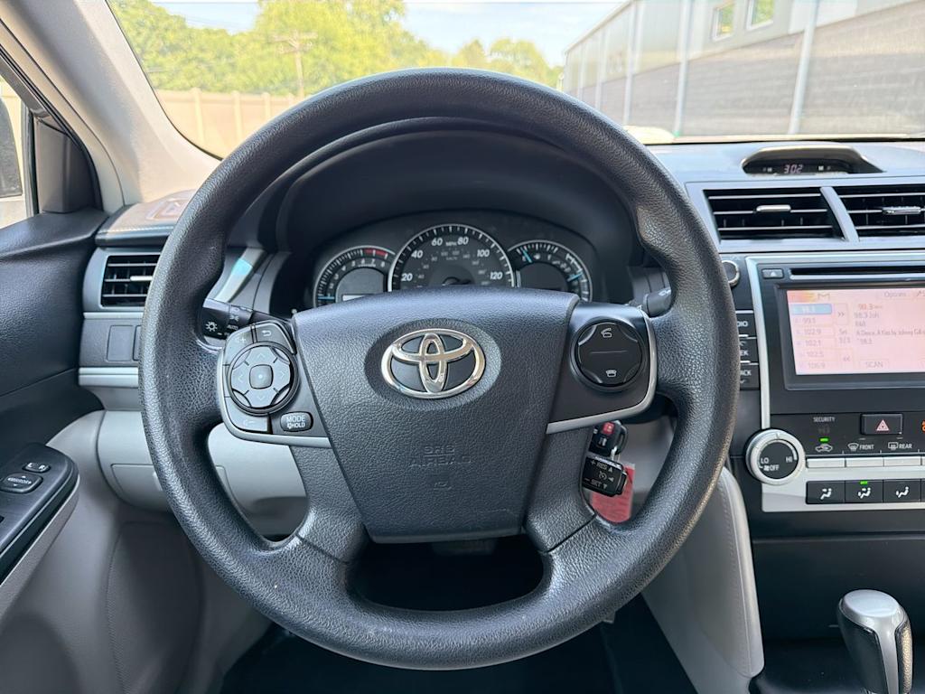 Thumbnail: 2014 Toyota Camry - 8