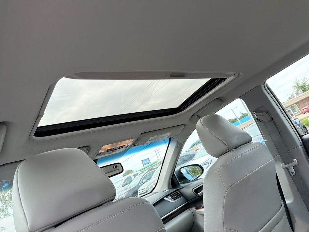 Thumbnail: 2013 Toyota Camry - 31