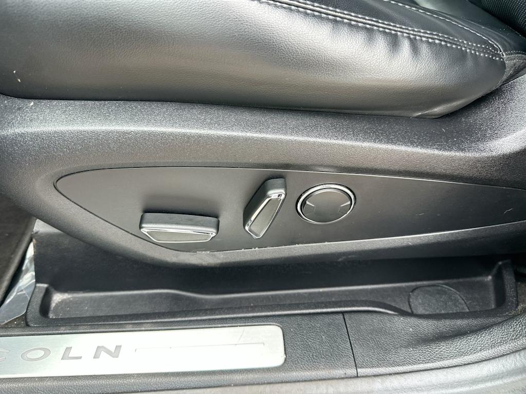 Thumbnail: 2015 Lincoln MKC - 30