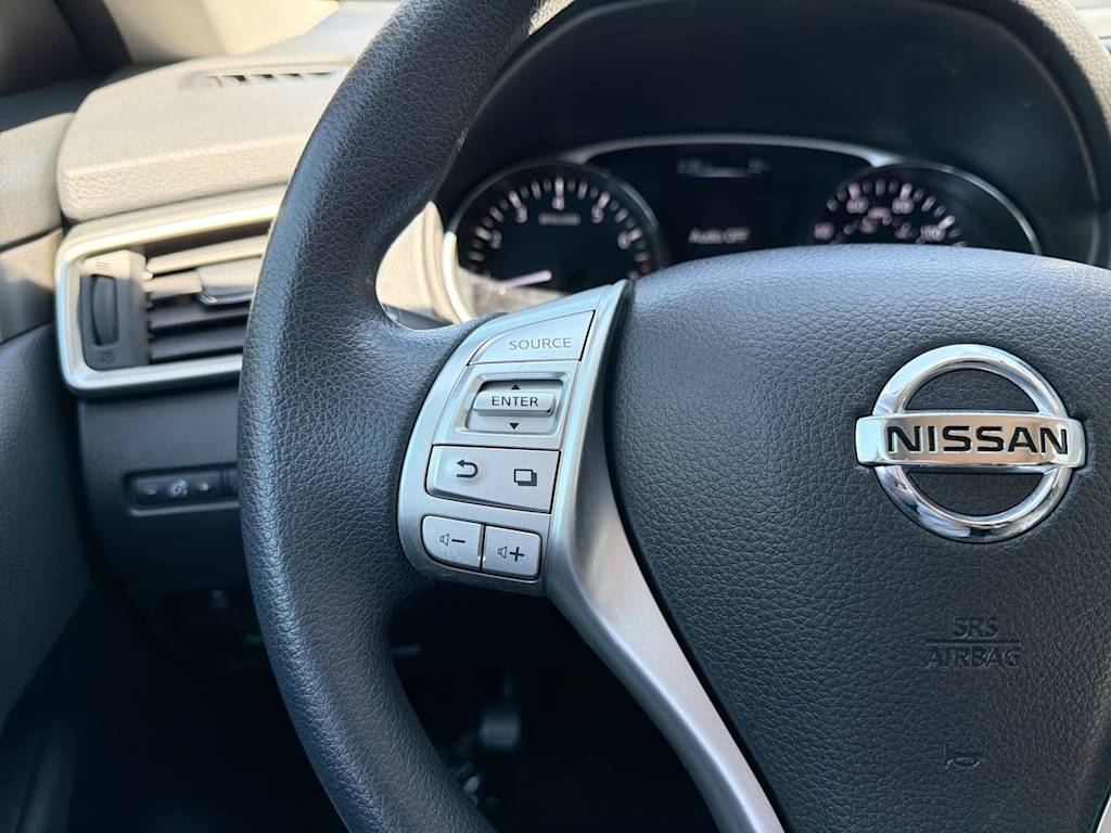 Thumbnail: 2015 Nissan Rogue - 33