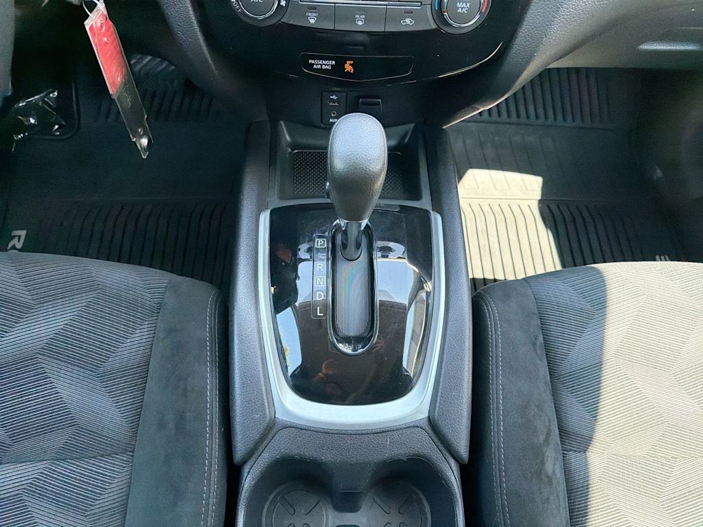Thumbnail: 2015 Nissan Rogue - 14