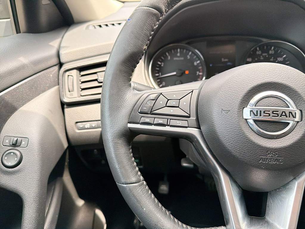 Thumbnail: 2017 Nissan Rogue - 33