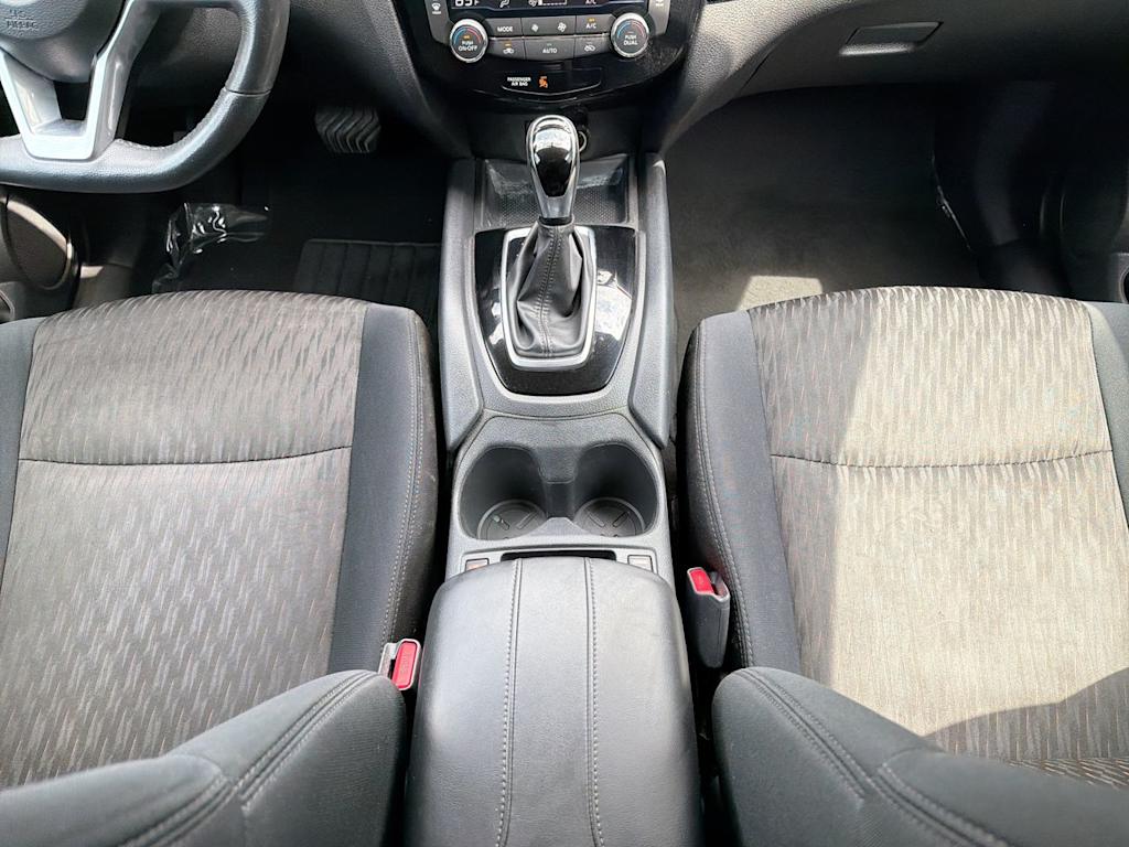 Thumbnail: 2017 Nissan Rogue - 15