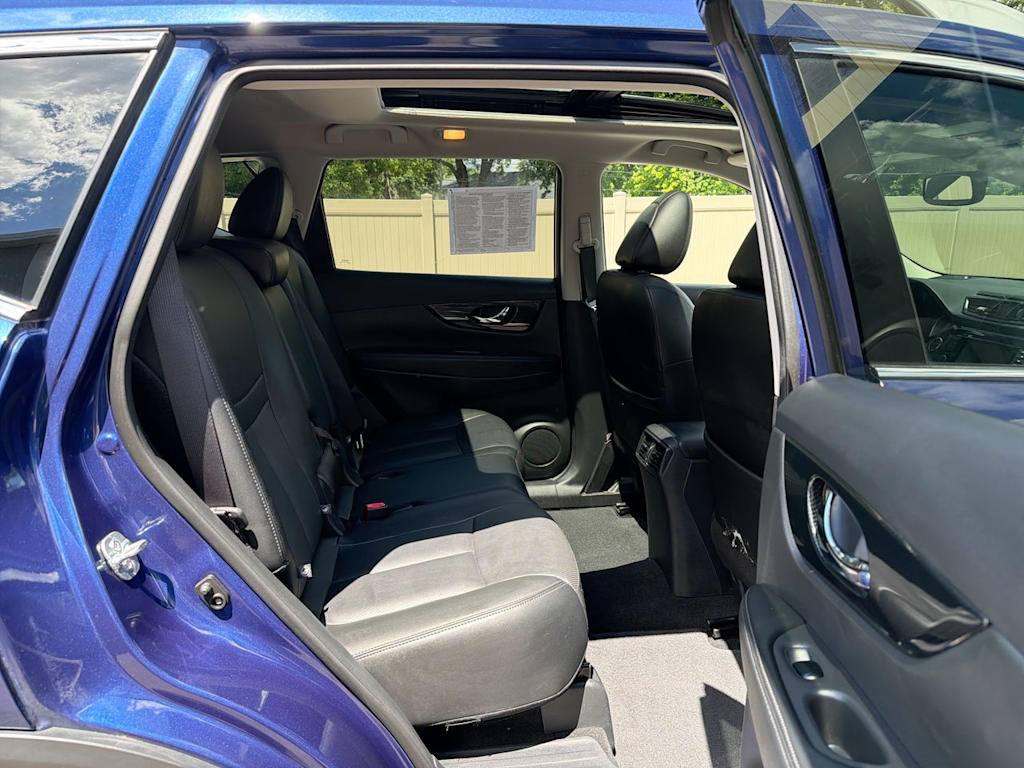 Thumbnail: 2018 Nissan Rogue - 32
