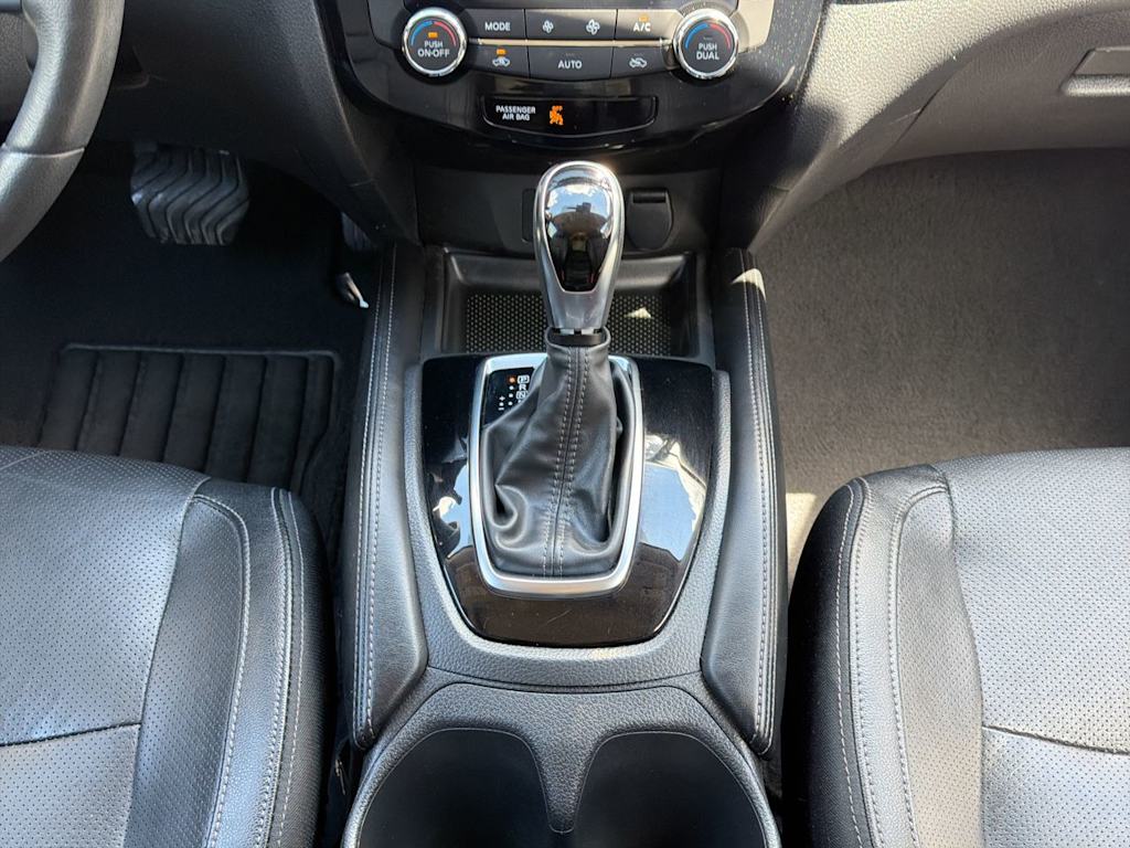 Thumbnail: 2018 Nissan Rogue - 14