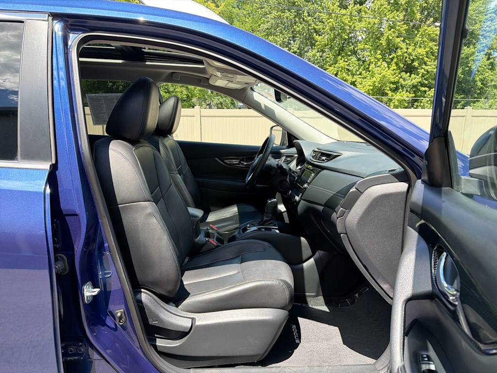 Thumbnail: 2018 Nissan Rogue - 33