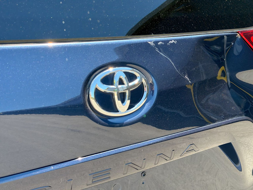 Thumbnail: 2018 Toyota Sienna - 7