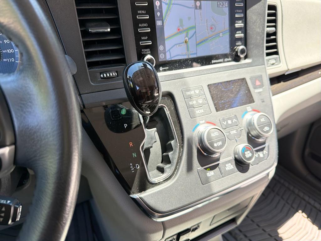 Thumbnail: 2018 Toyota Sienna - 38