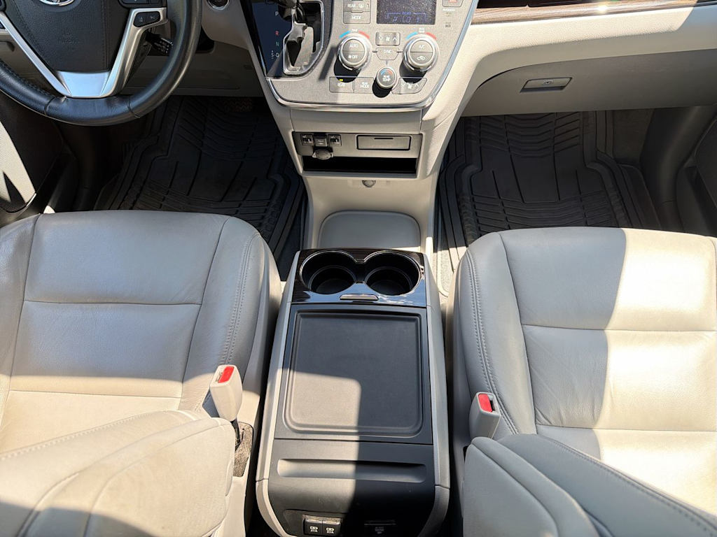 Thumbnail: 2018 Toyota Sienna - 35