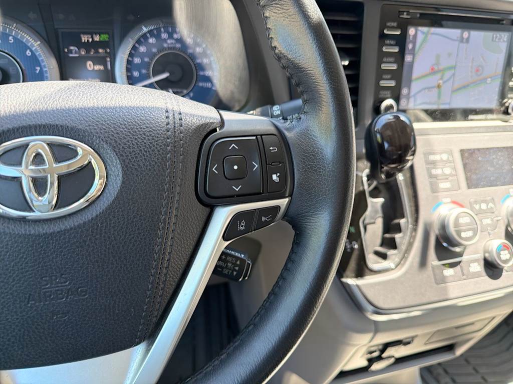 Thumbnail: 2018 Toyota Sienna - 34