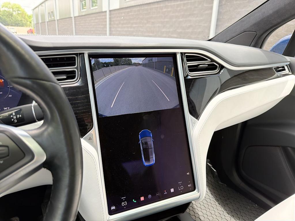 Thumbnail: 2017 Tesla Model X - 32