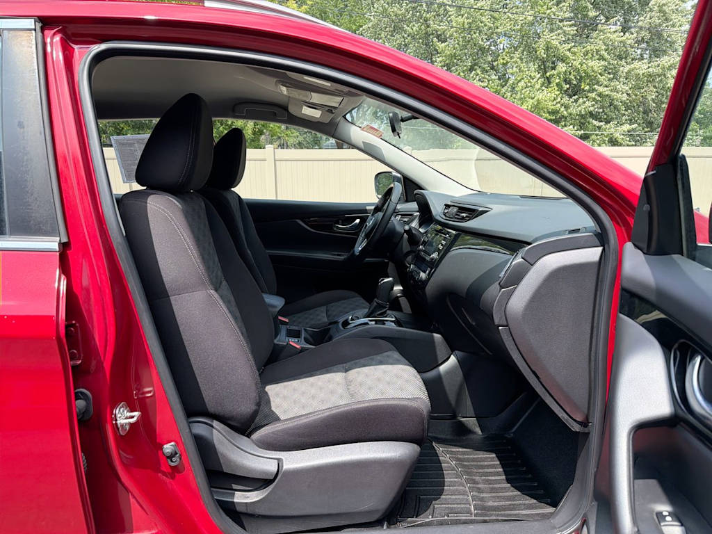 Thumbnail: 2018 Nissan Rogue Sport - 11