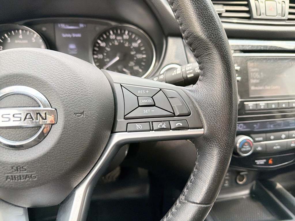 Thumbnail: 2018 Nissan Rogue Sport - 25