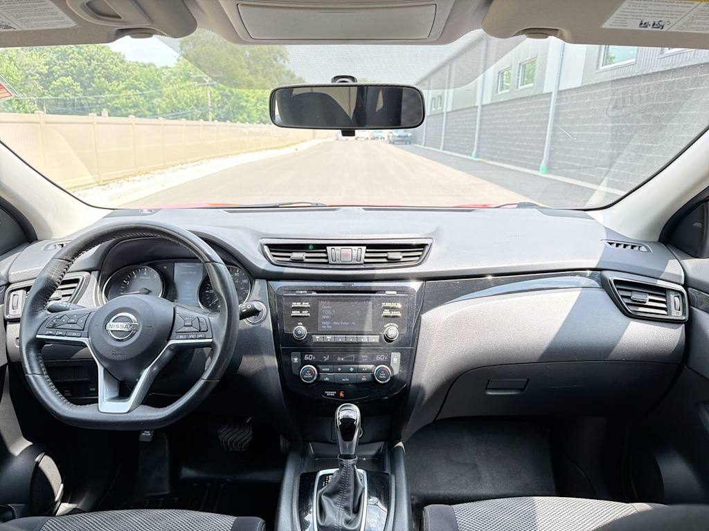Thumbnail: 2018 Nissan Rogue Sport - 2