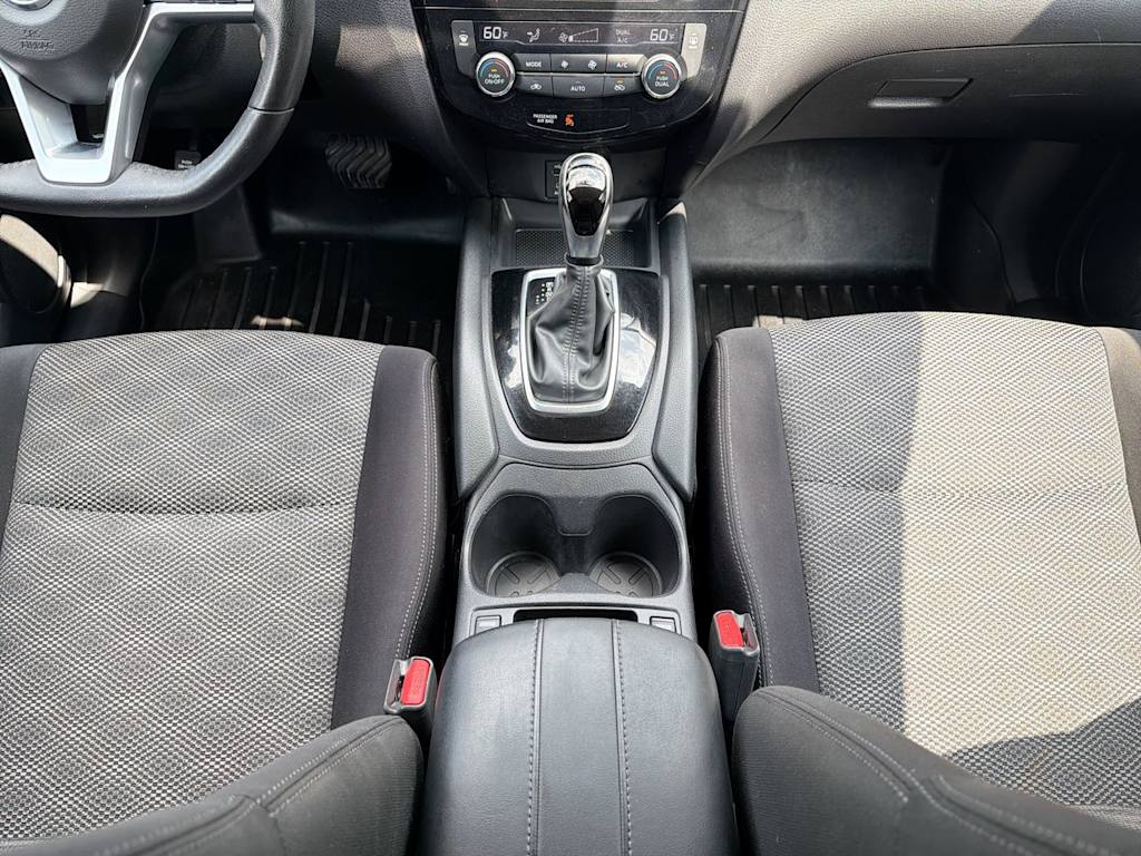 Thumbnail: 2018 Nissan Rogue Sport - 14