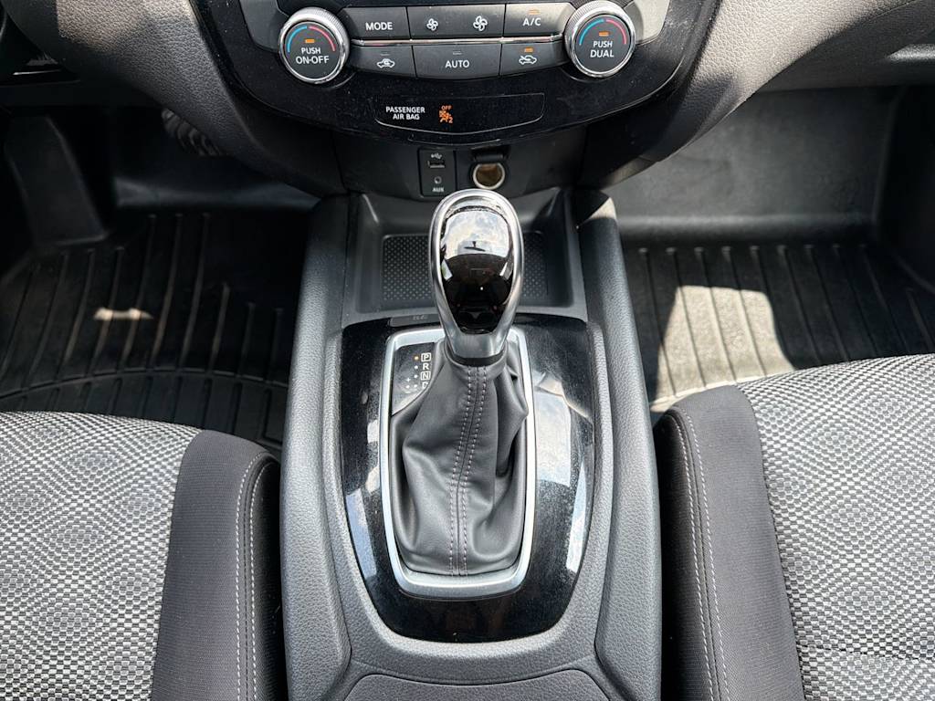 Thumbnail: 2018 Nissan Rogue Sport - 27