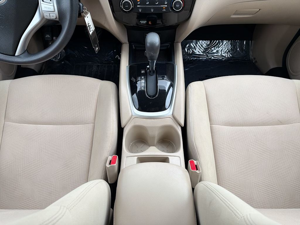 Thumbnail: 2016 Nissan Rogue - 13