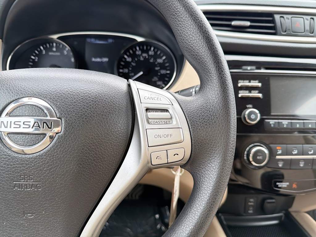 Thumbnail: 2016 Nissan Rogue - 33