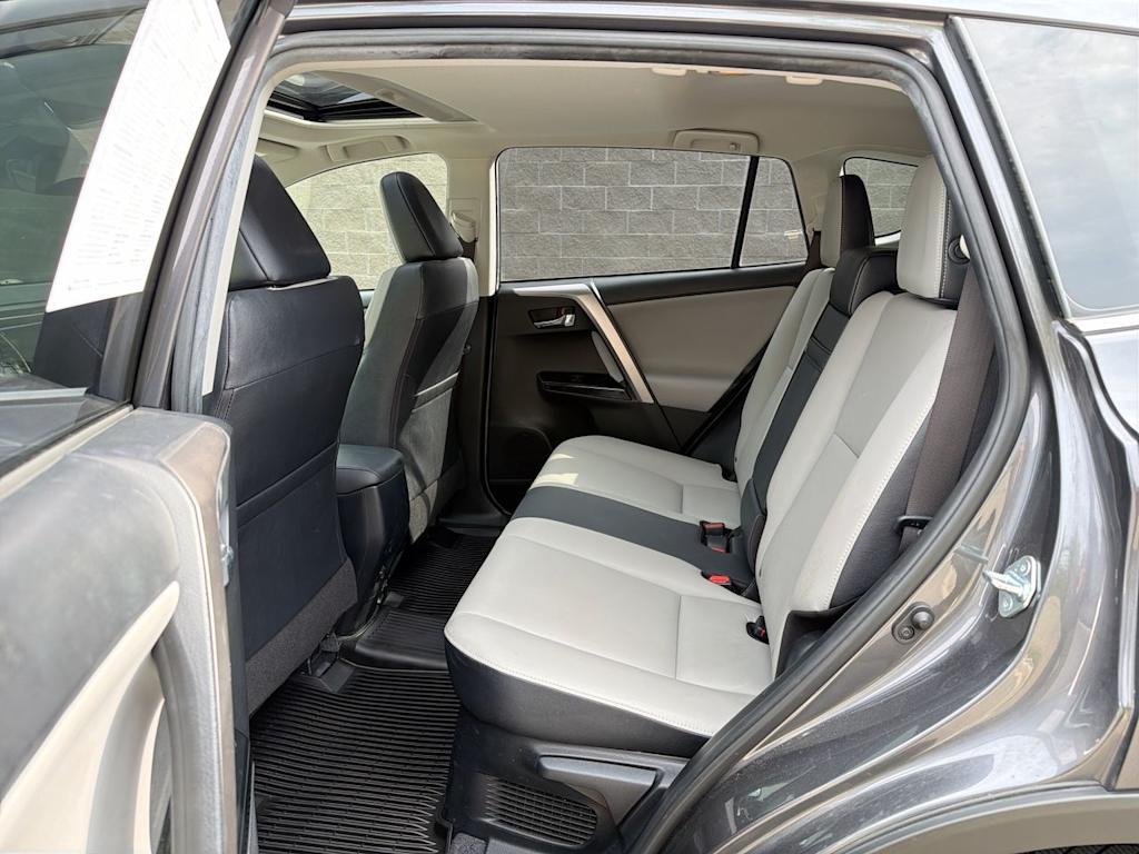 Thumbnail: 2017 Toyota RAV4 - 31