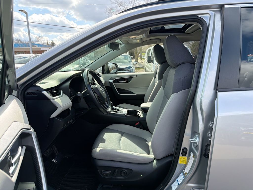 Thumbnail: 2020 Toyota RAV4 - 10