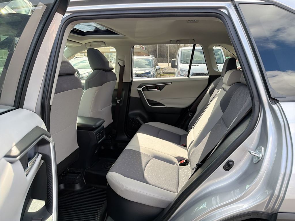 Thumbnail: 2020 Toyota RAV4 - 31