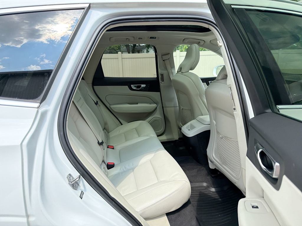 Thumbnail: 2019 Volvo XC60 - 30