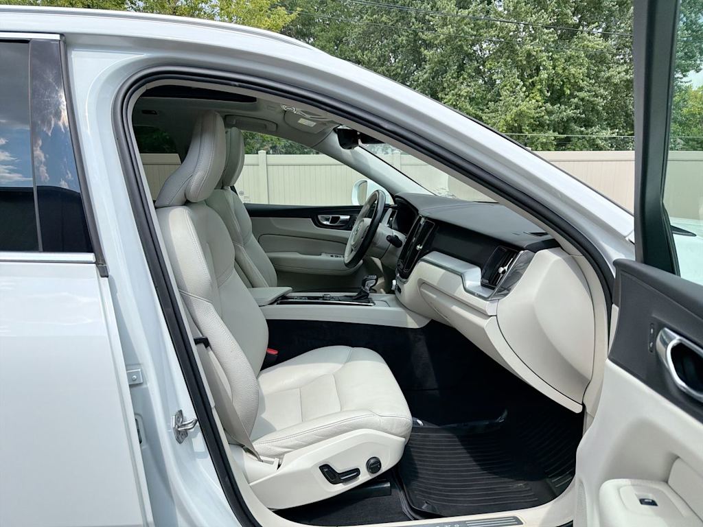 Thumbnail: 2019 Volvo XC60 - 11