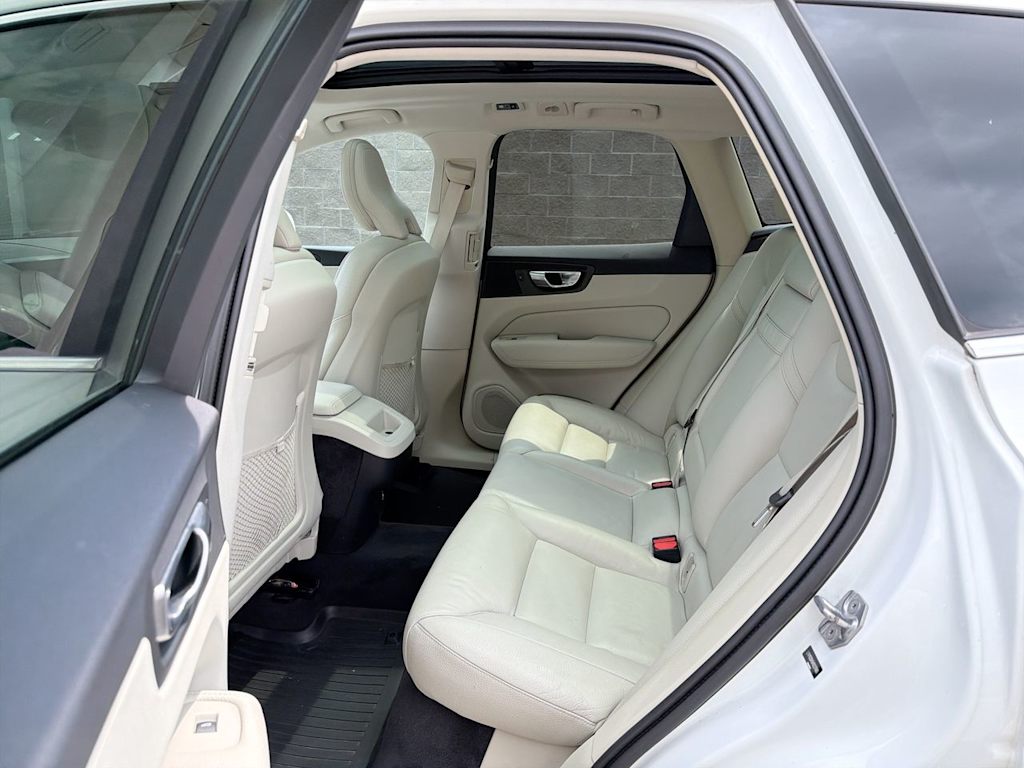 Thumbnail: 2019 Volvo XC60 - 12