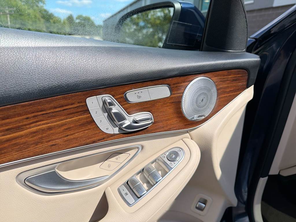 Thumbnail: 2020 Mercedes-Benz GLC - 30