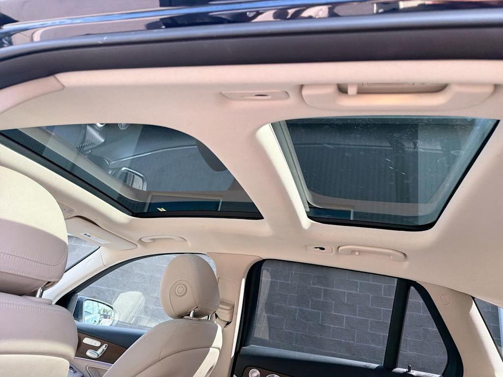 Thumbnail: 2020 Mercedes-Benz GLC - 31