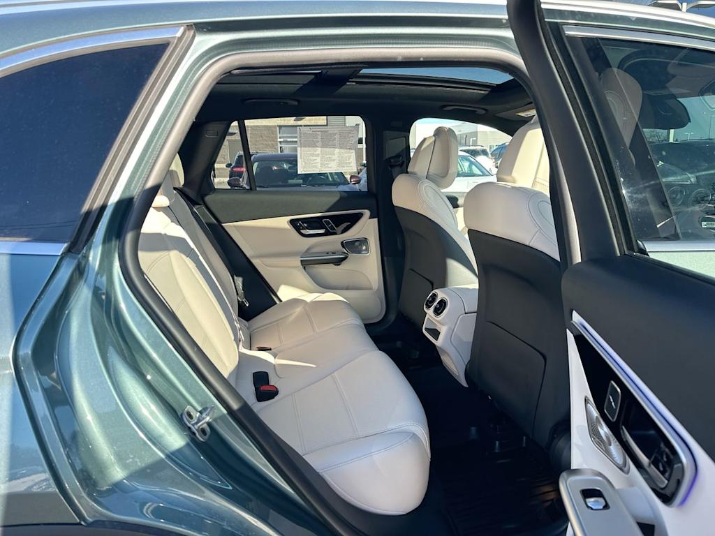 Thumbnail: 2025 Mercedes-Benz GLC - 32