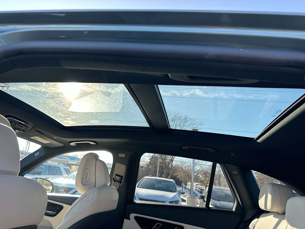 Thumbnail: 2025 Mercedes-Benz GLC - 30