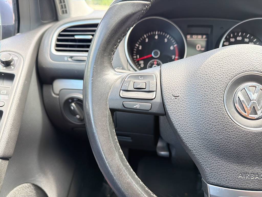 Thumbnail: 2014 Volkswagen Golf - 32