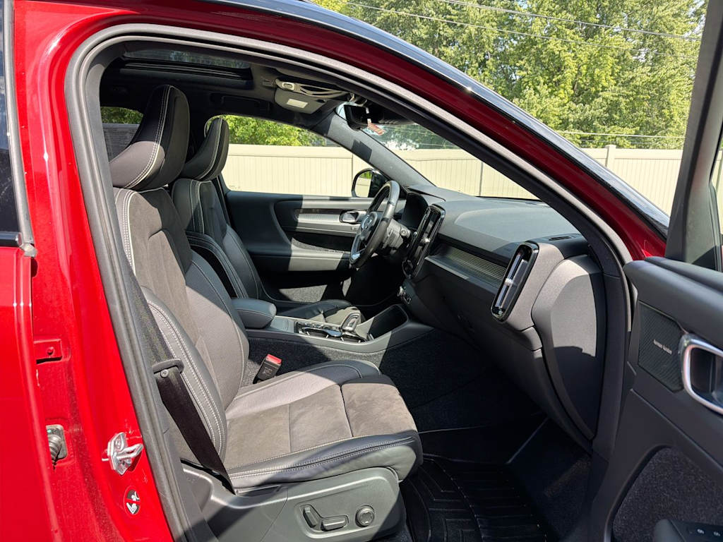 Thumbnail: 2019 Volvo XC40 - 11