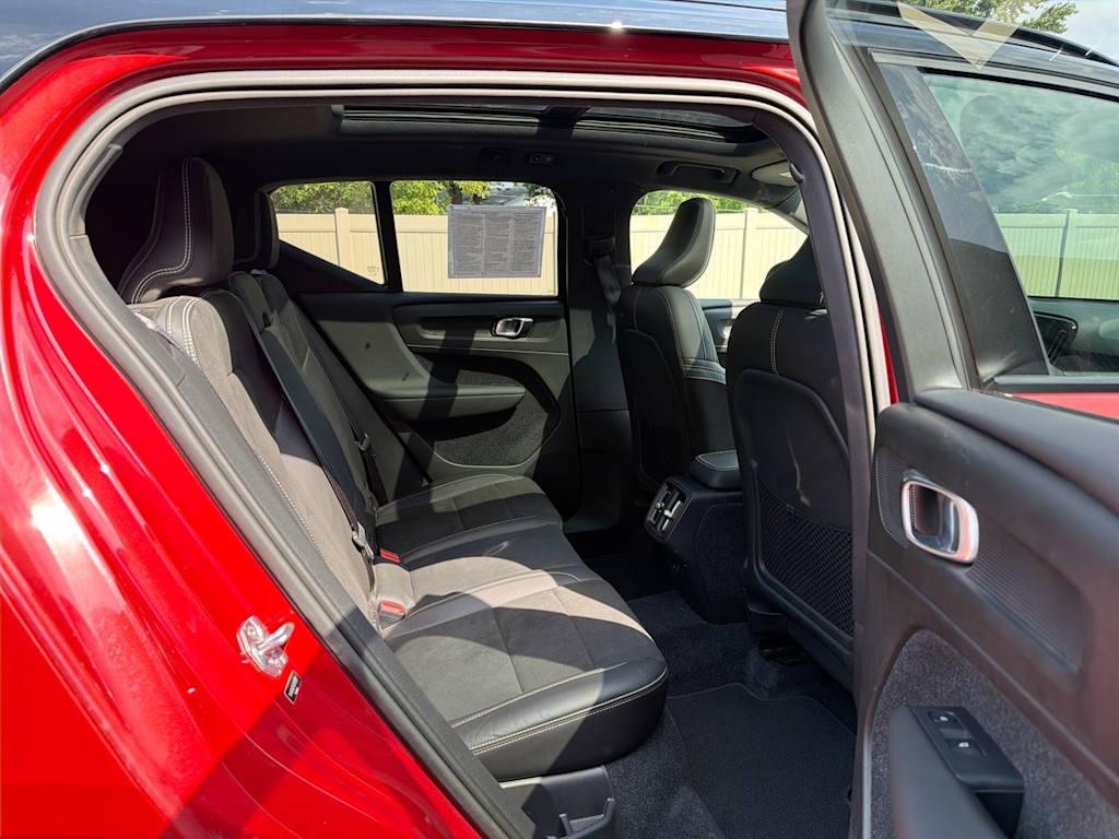 Thumbnail: 2019 Volvo XC40 - 32