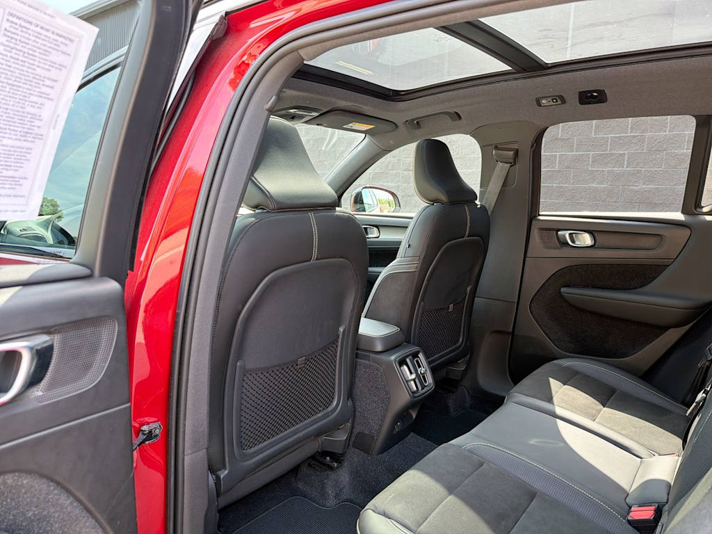 Thumbnail: 2019 Volvo XC40 - 12