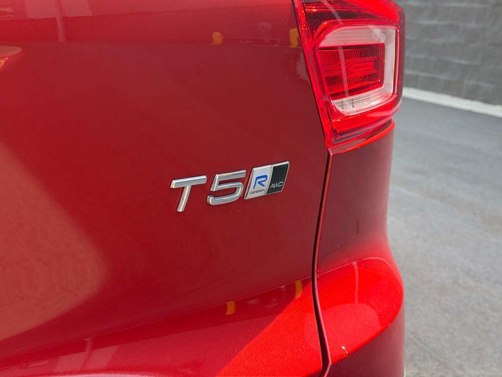 Thumbnail: 2019 Volvo XC40 - 28