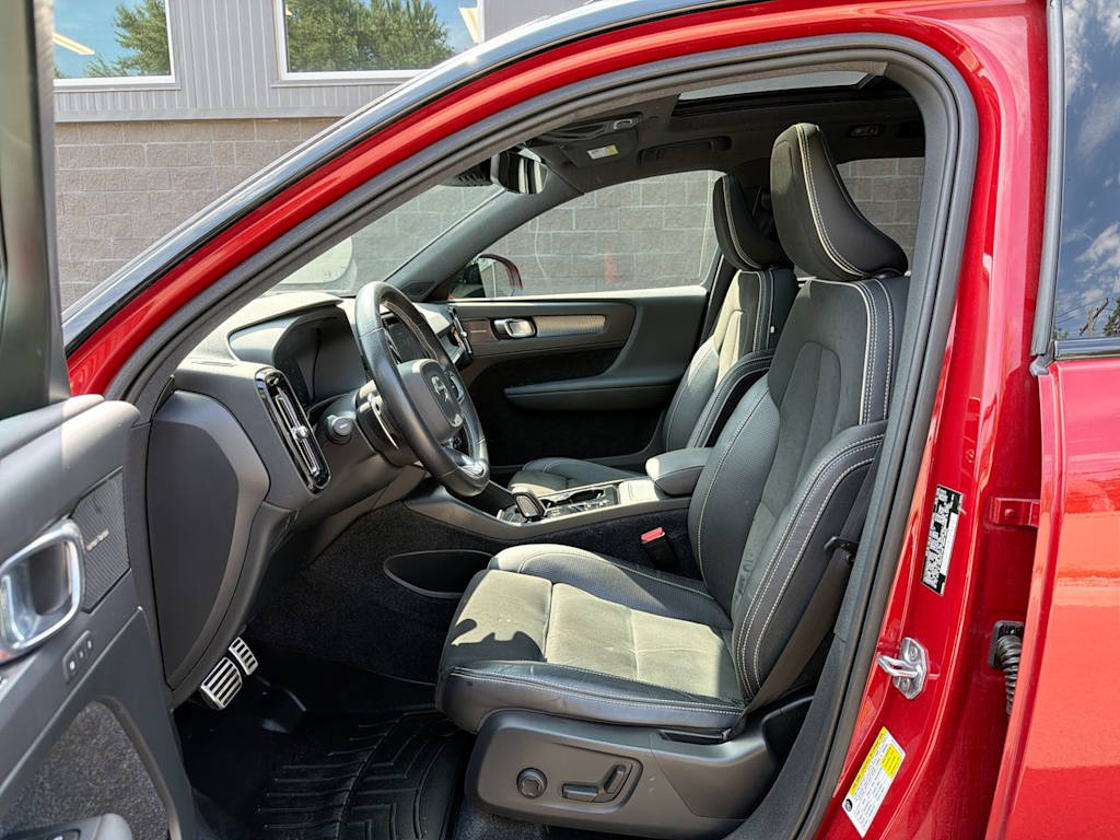 Thumbnail: 2019 Volvo XC40 - 10