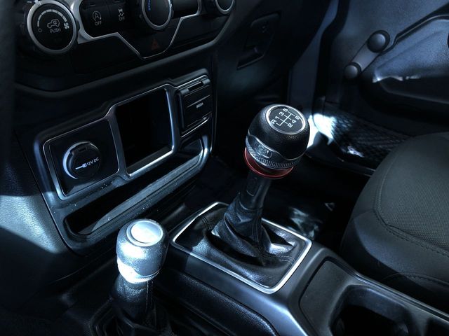 Thumbnail: 2019 Jeep Wrangler - 16