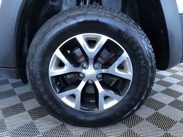 Thumbnail: 2018 Jeep Cherokee - 8