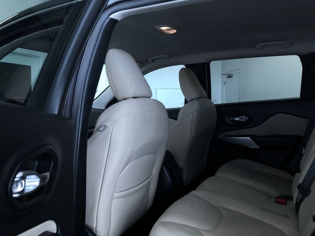 Thumbnail: 2017 Jeep Cherokee - 12