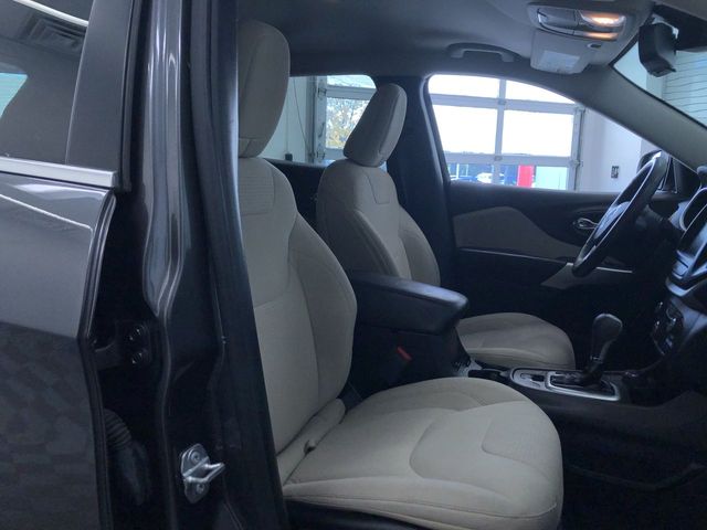 Thumbnail: 2017 Jeep Cherokee - 11