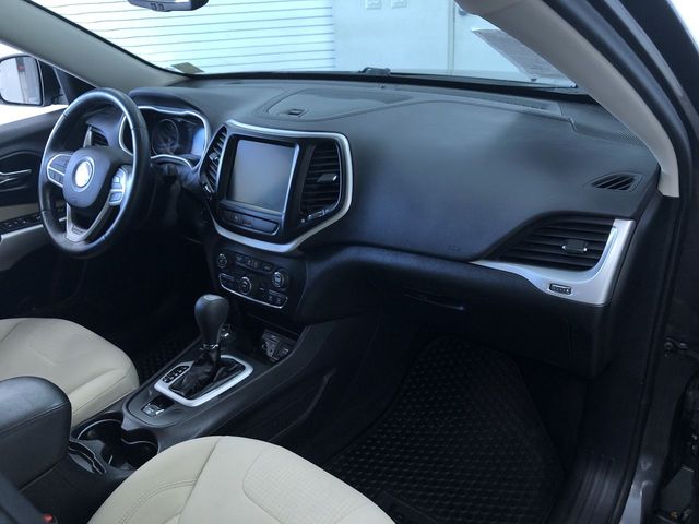 Thumbnail: 2017 Jeep Cherokee - 13