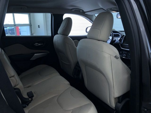 Thumbnail: 2017 Jeep Cherokee - 22